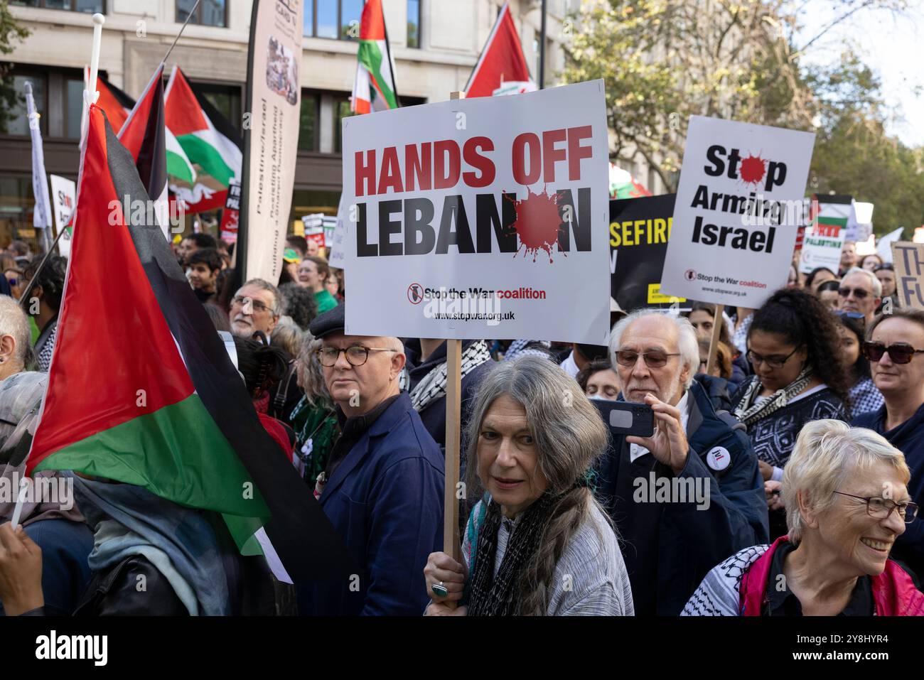 Der nationale marsch für Palästina im Zentrum Londons findet vom Russell Square bis Whitehall statt und fordert ein Ende des Völkermords im Gazastreifen und den Libanon. Stockfoto