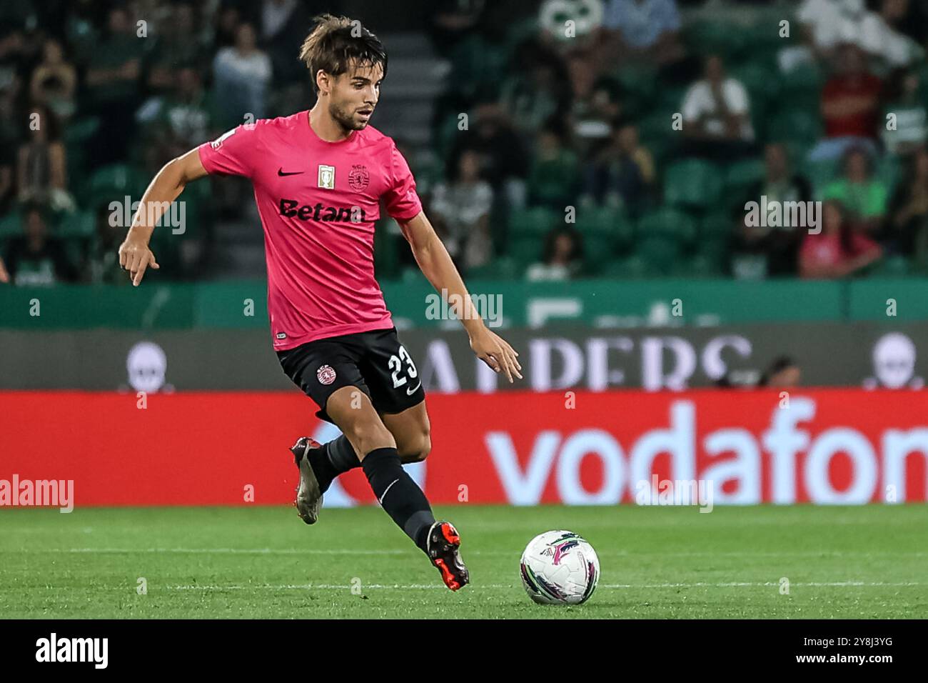 Lissabon, Portugal . Oktober 2024. Lissabon, Portugal, 5. Oktober 2024: Daniel Braganca (23 Sporting CP) in Aktion während des Liga Portugal Betclic Spiels zwischen Sporting CP gegen Casa Pia AC im Estadio Jose Alvalade, Lissabon am 5. Oktober 2024 (João Bravo /SPP) Credit: SPP Sport Press Photo. /Alamy Live News Stockfoto