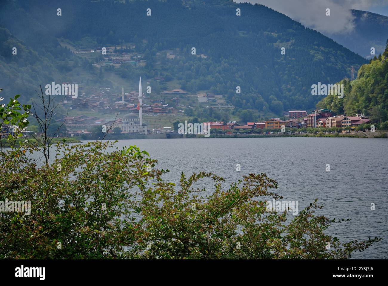 Der Uzungöl See (Long Lake) ist ein See im Süden der Stadt Trabzon im Bezirk Caykara der Provinz Trabzon in der Türkei. Stockfoto
