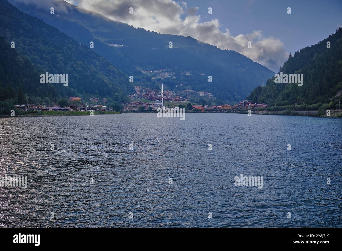 Der Uzungöl See (Long Lake) ist ein See im Süden der Stadt Trabzon im Bezirk Caykara der Provinz Trabzon in der Türkei. Stockfoto