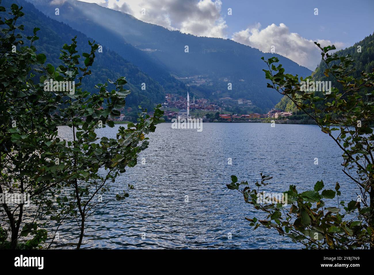 Der Uzungöl See (Long Lake) ist ein See im Süden der Stadt Trabzon im Bezirk Caykara der Provinz Trabzon in der Türkei. Stockfoto