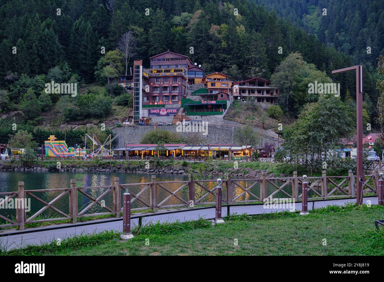 Der Uzungöl See (Long Lake) ist ein See im Süden der Stadt Trabzon im Bezirk Caykara der Provinz Trabzon in der Türkei. Stockfoto