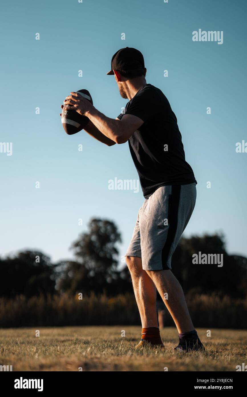 American Football, Fang, Freizeitsport und Ballspiele im Park Stockfoto