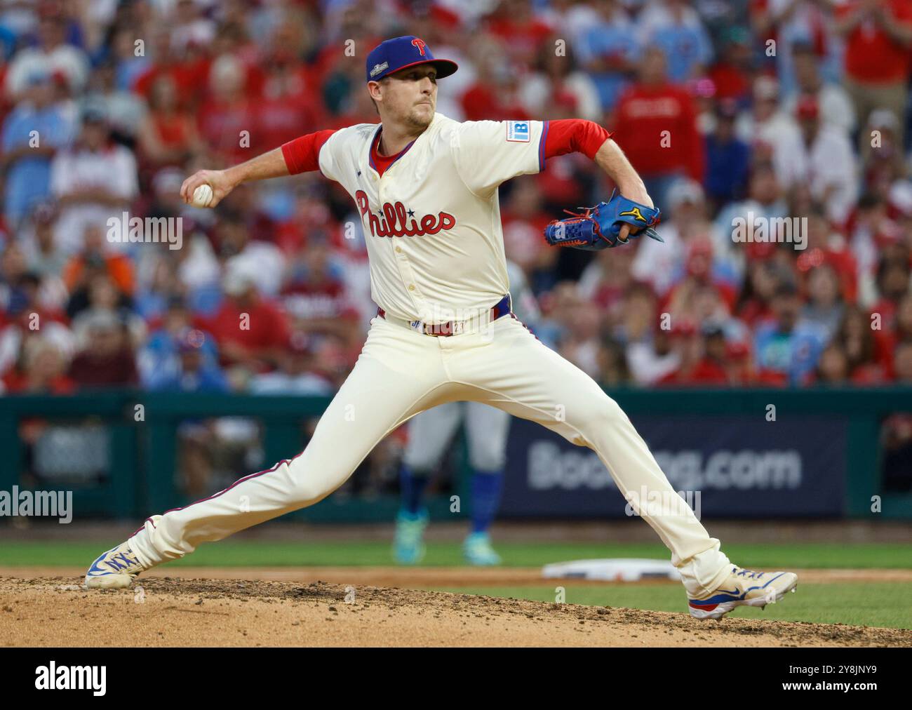 Philadelphia, Usa. Oktober 2024. Philadelphia Phillies Relief Pitcher Jeff Hoffman wirft gegen die New York Mets im achten Inning im Spiel eins der MLB NLDS im Citizens Bank Park in Philadelphia, Pennsylvania am Samstag, den 5. Oktober 2024. Foto: Laurence Kesterson/UPI Credit: UPI/Alamy Live News Stockfoto