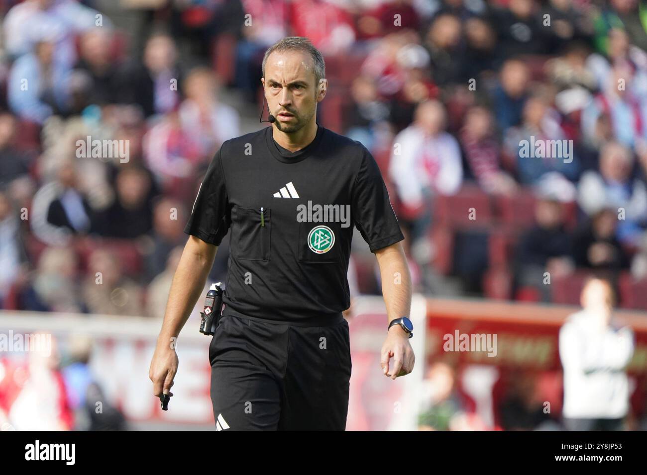 Fussball, 2.BL Saison 2024/2025, 1.FC Köln - SSV Ulm 1846, RheinEnergieStadion Köln Patrick Alt, Illingen, Schiedsrichter, Aktion, Einzelbild FotoCopyright Gladys Chai von der Laage DFL-Vorschriften verbieten jede Verwendung von Fotografien als Bildsequenzen und/oder Quasi-Video. Stockfoto