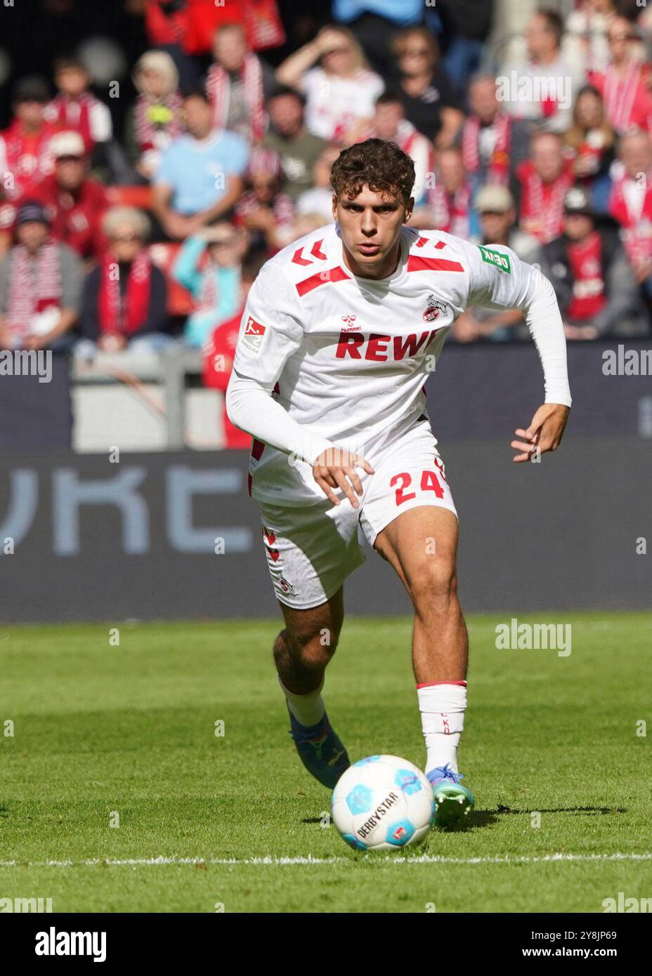 Fussball, 2.BL Saison 2024/2025, 1.FC Köln - SSV Ulm 1846, RheinEnergieStadion Köln Julian Pauli, FC Köln, Aktion, Einzelbild FotoCopyright Gladys Chai von der Laage DFL-Vorschriften verbieten die Verwendung von Fotografien als Bildsequenzen und/oder Quasi-Video. Stockfoto