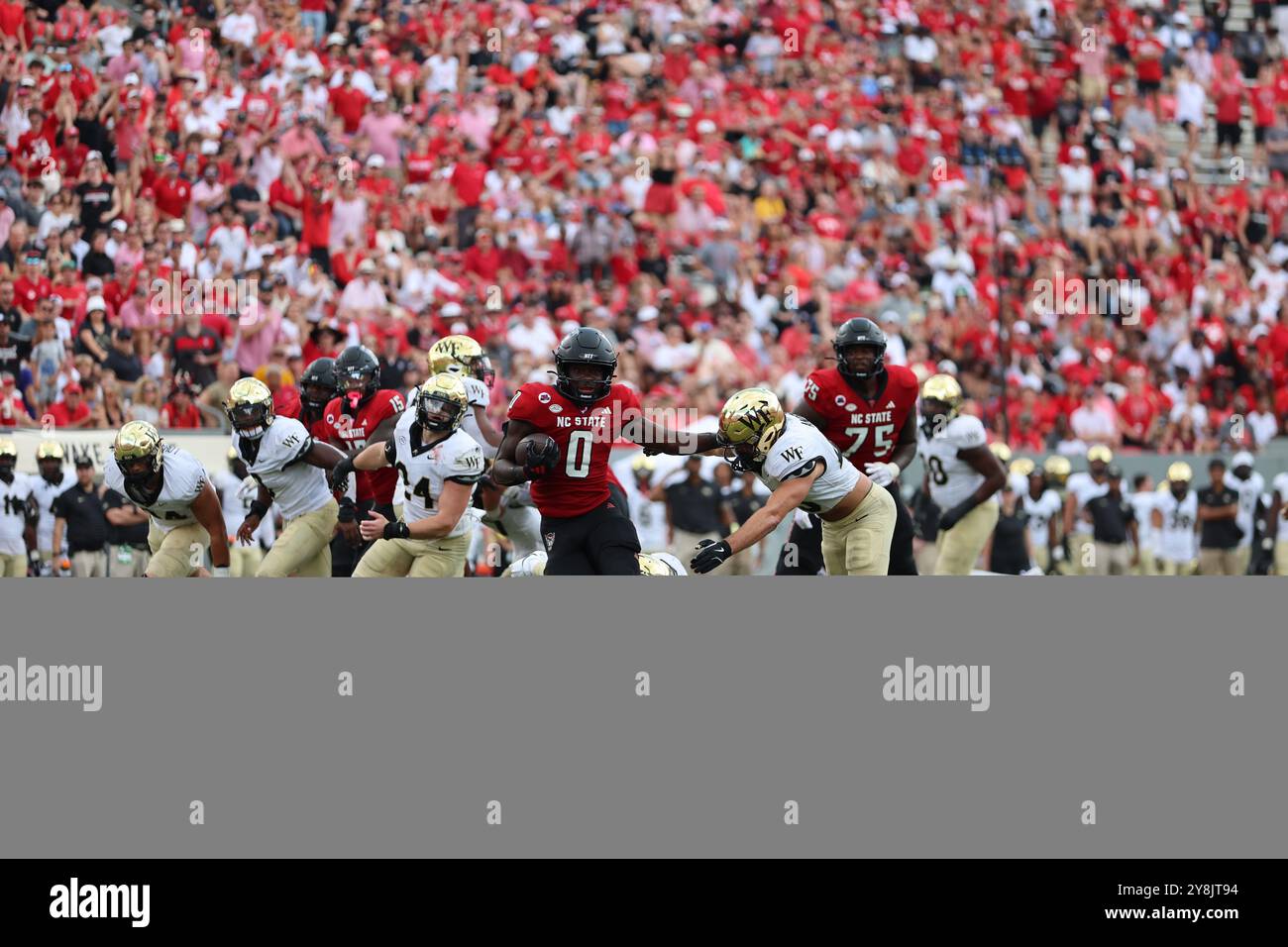 Raleigh, North Carolina, USA. Oktober 2024. Während des ACC Football Matches zwischen der Wake Forest University und NC State im Carter Finley Stadion, Raleigh, NC. (Kreditbild: © Paul Morea/ZUMA Press Wire) NUR REDAKTIONELLE VERWENDUNG! Nicht für kommerzielle ZWECKE! Quelle: ZUMA Press, Inc./Alamy Live News Stockfoto