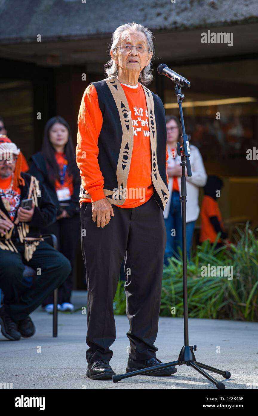 Larry Grant, ein Ältester von Musqueam und Mitglied der Fakultät, spricht über die Rolle von Politikern beim National Truth and Reconciliation Day der UBC. Stockfoto