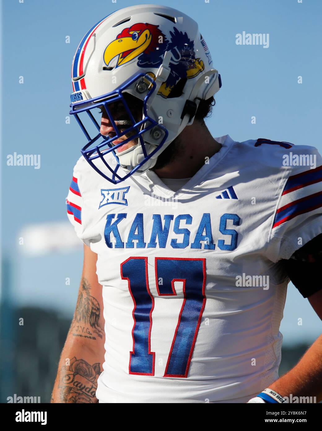 Tempe, Arizona, USA. Oktober 2024. Jaden Hamm (17) von den Kansas Jayhawks vor dem NCAA-Fußballspiel zwischen den Kansas Jayhawks und den Arizona State Sun Devils im Desert Mountain Park in Tempe, Arizona. Michael Cazares/CSM (Bild: © Michael Cazares/Cal Sport Media). Quelle: csm/Alamy Live News Stockfoto