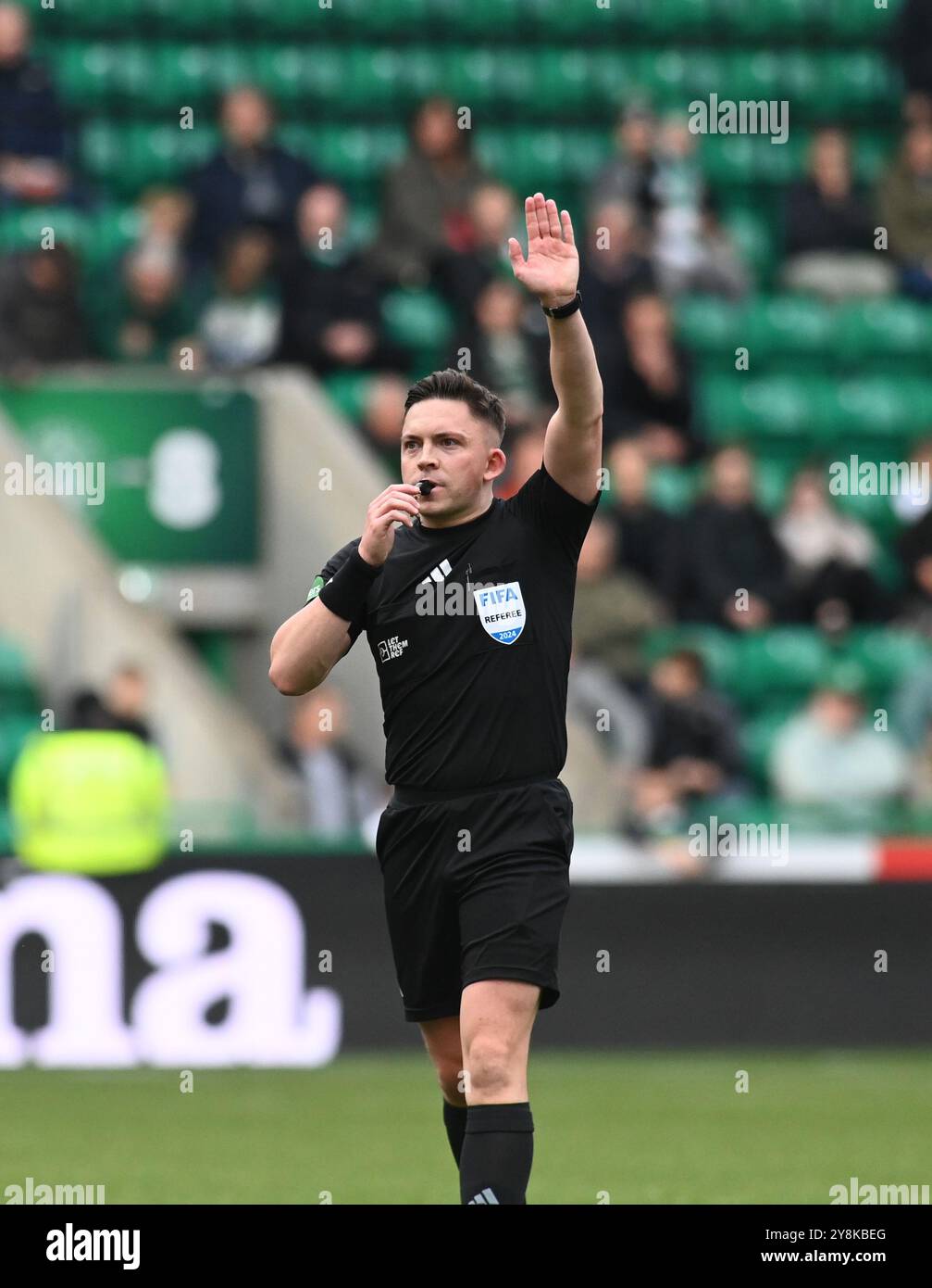 Easter Road Stadium, Edinburgh. Schottland UK.5th Okt 24 Hibernian vs Motherwell Scottish Premiership Spiel. Schiedsrichter Mathew Mac Dermid Credit: eric mccowat/Alamy Live News Stockfoto