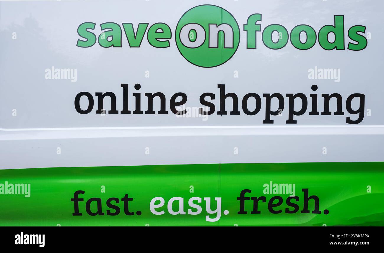 Sparen Sie bei Online-Bestellungen in Kanada, British Columbia, beim Online-Einkauf von Lebensmitteln. Sparen Sie bei einem Minibus. Vancouver November 21,2022 Stockfoto