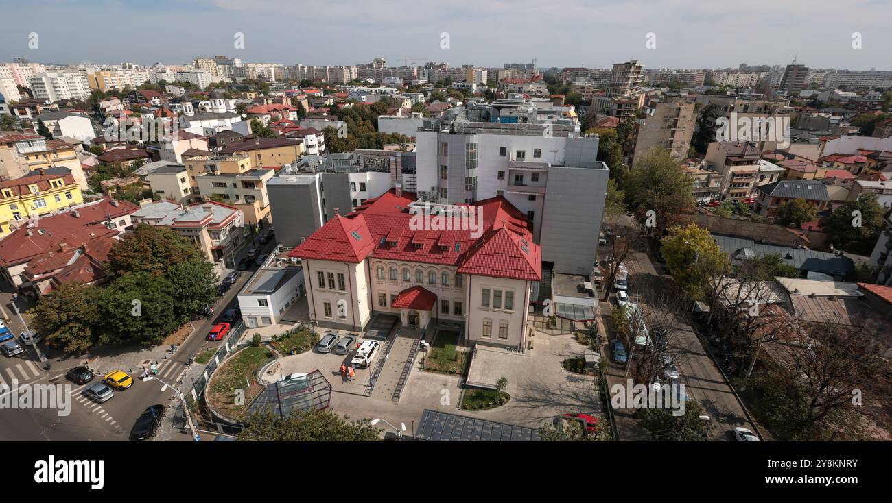 Bukarest, Rumänien - 13. September 2024: Luftblick über Bukarest an einem sonnigen Herbsttag. Stockfoto