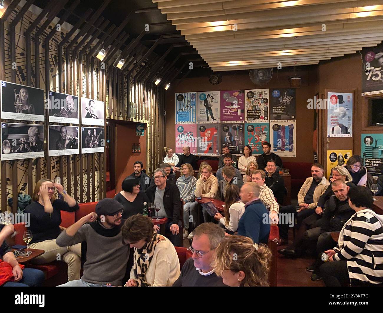 Prag, Reduta Jazz Club in Prag, berühmter Jazz Club, besucht von Präsident Bill Clinton, Innenraum des tschechischen Jazz Clubs Stockfoto