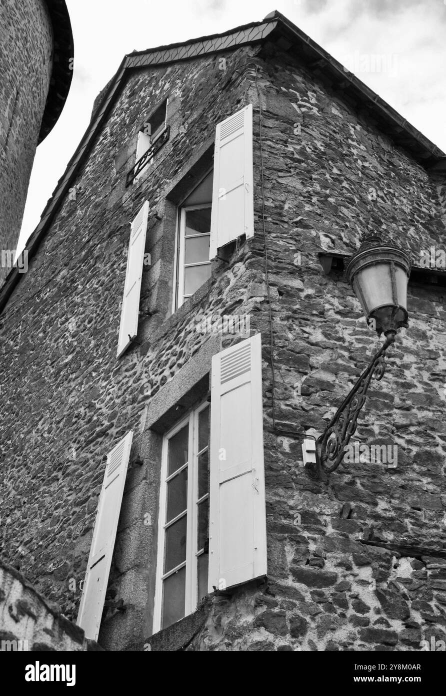 Ein Blick auf die Architektur im Chateau de Mayenne in Frankreich Stockfoto