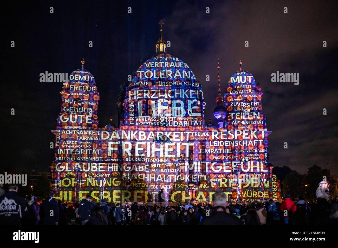 Der Berliner Dom am Lustgarten auf der Museumsinsel. Das Lichterfest