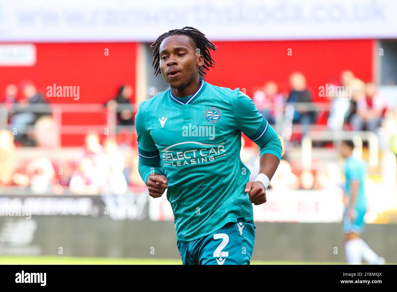 AESSEAL New York Stadium, Rotherham, England - 5. Oktober 2024 Kelvin Abrefa (2) von Reading - während des Spiels Rotherham United vs Reading, Sky Bet Championship, 2024/25, AESSEAL New York Stadium, Rotherham, England - 5. Oktober 2024 Credit: Mathew Marsden/WhiteRosePhotos/Alamy Live News Stockfoto