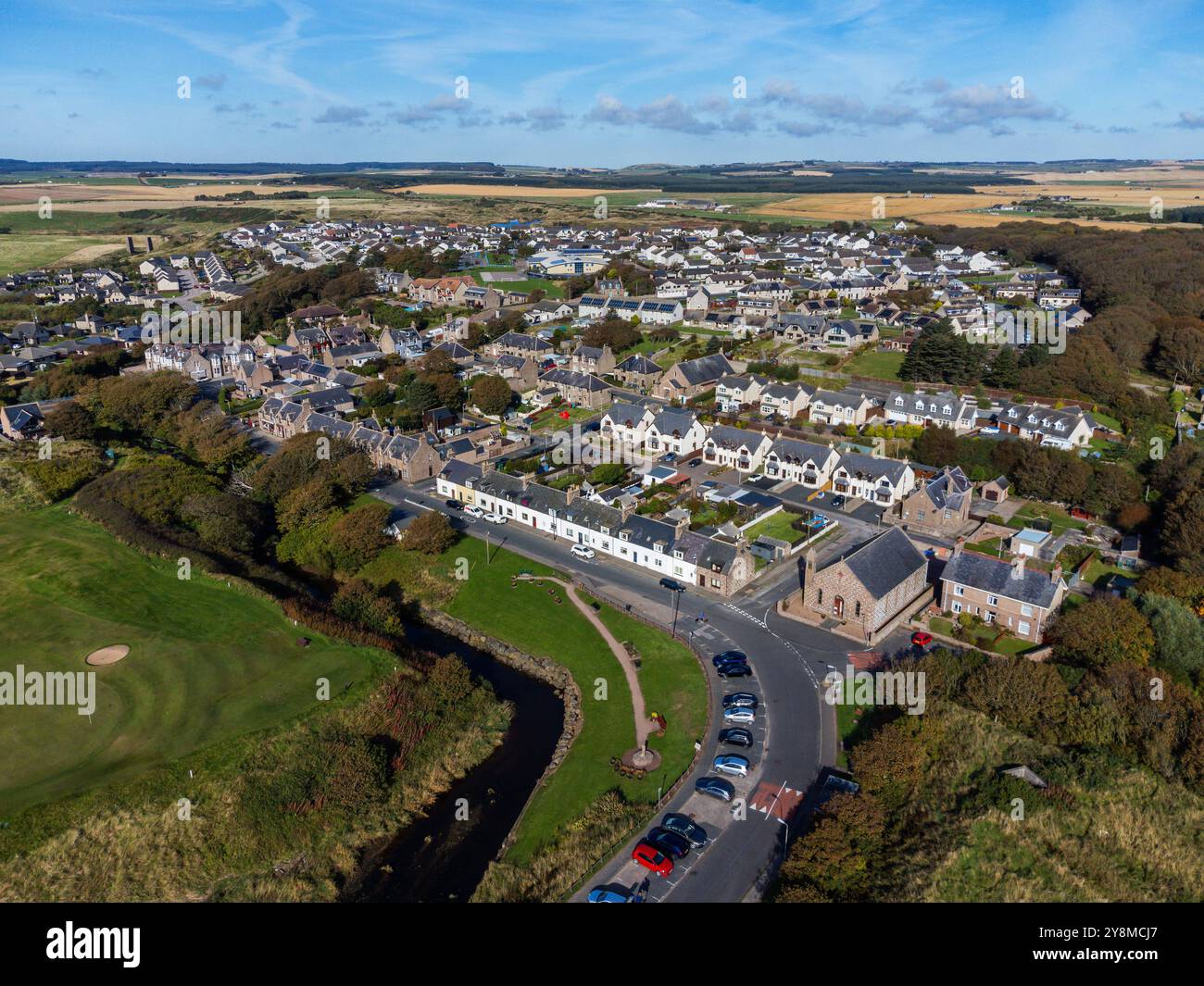 Luftbild der Drohne des Dorfes Cruden Bay, Aberdeenshire, Schottland Stockfoto