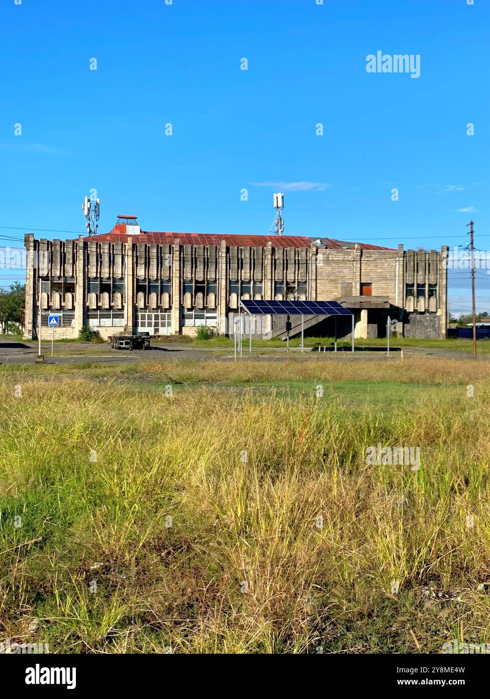 Verlassene Fabrik, Land von georgia - Smartphone-aufgenommenes Stockfoto