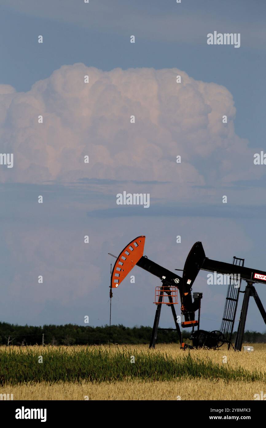 Öl und Gas Pump Jack Prärie Landschaft Saskatchewan Kanada Stockfoto