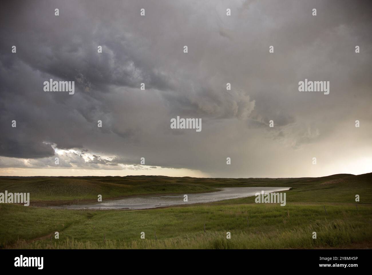 Gewitterwolken Saskatchewan ominösen Himmel und Warnungen Stockfoto