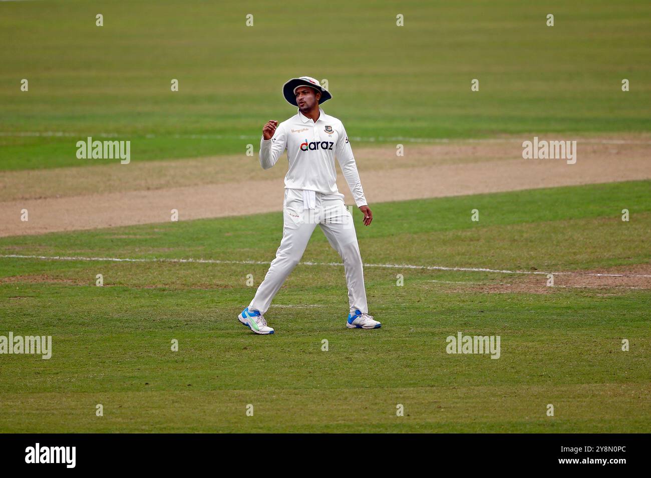 Shakib Al Hasan während des zweiten Testspieltags in Bangladesch und Pakistan eins von zwei Spielserien im Sher-e-Bangla National Cricket Stadium in Mirpur, Stockfoto