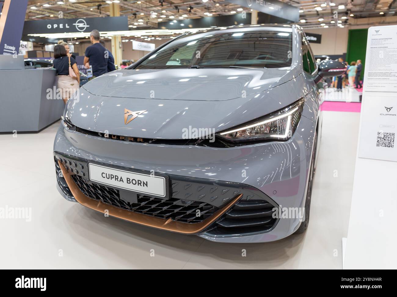 ATHEN, GRIECHENLAND - 5. OKTOBER 2024: Cupra geboren auf der Auto Athina 2024 Motor Show. Stockfoto