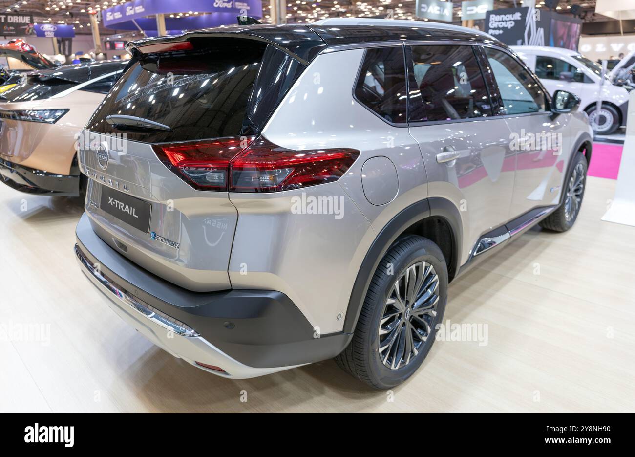 ATHEN, GRIECHENLAND - 5. OKTOBER 2024: Nissan X-Trail e-POWER auf der Auto Athina 2024 Motor Show. Stockfoto