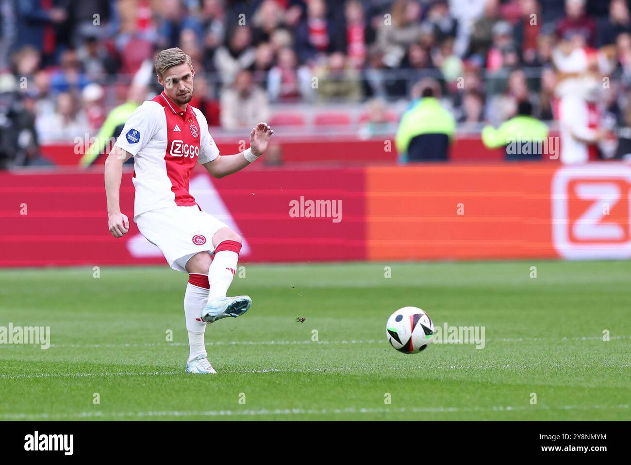 Amsterdam, Niederlande. Oktober 2024. AMSTERDAM, 10.06.2024, JohanCruijff Arena, Saison 2024/2025, Dutch Eredivisie Football. Ajax Spieler Kenneth Taylor während des Spiels Ajax - FC Groningen. Beschreibung: Pro Shots/Alamy Live News Stockfoto