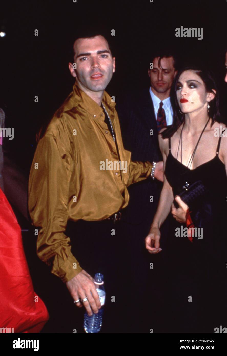 Oktober 2024. Christopher Ciccone ist gestorben. Madonna mit Christopher Ciccone und Alek Keshishian um 1980 Credit: Ralph Dominguez/MediaPunch Credit: MediaPunch Inc/Alamy Live News Stockfoto