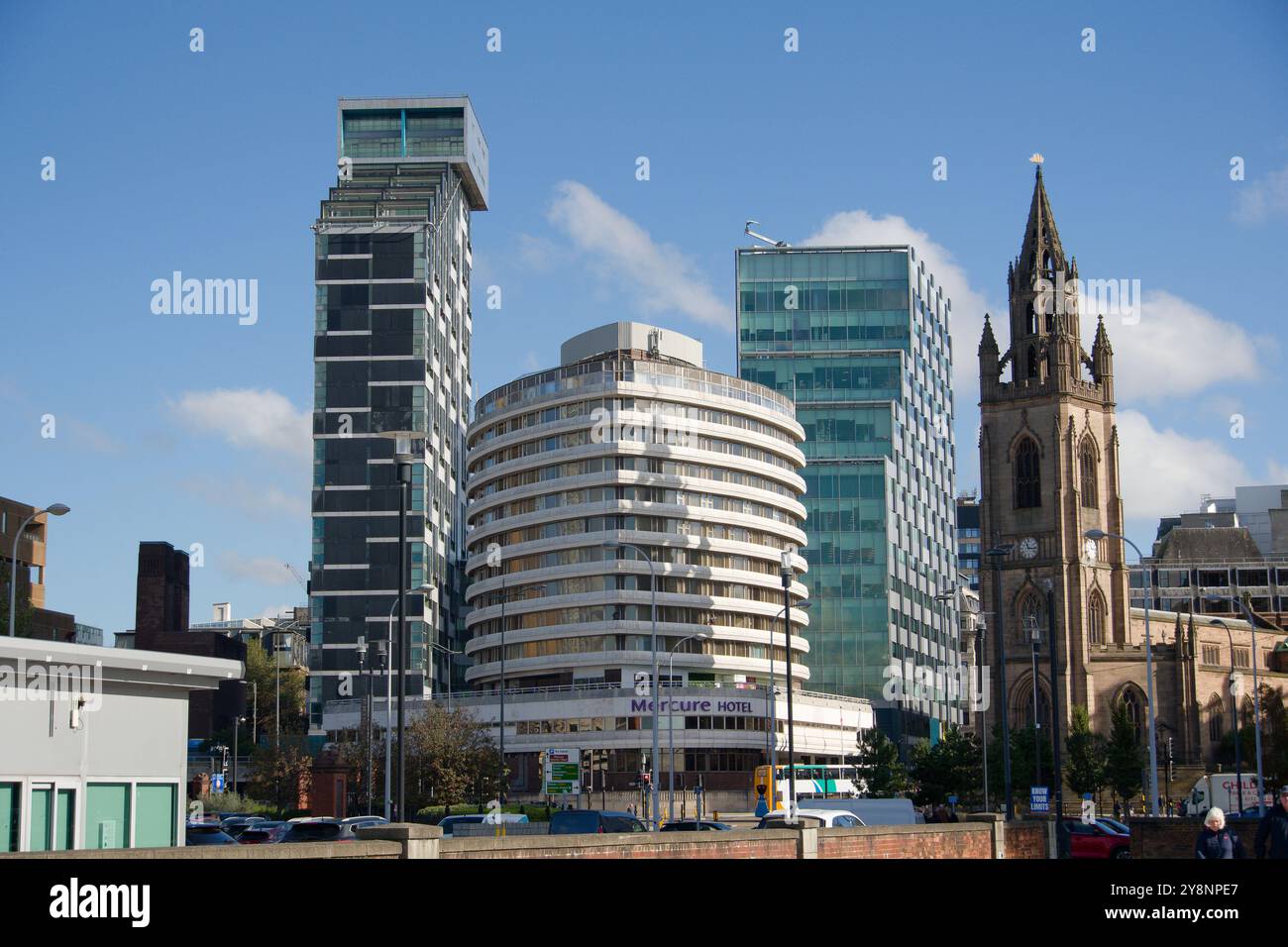 Modernes Hochhaus in der Stadt Stockfoto