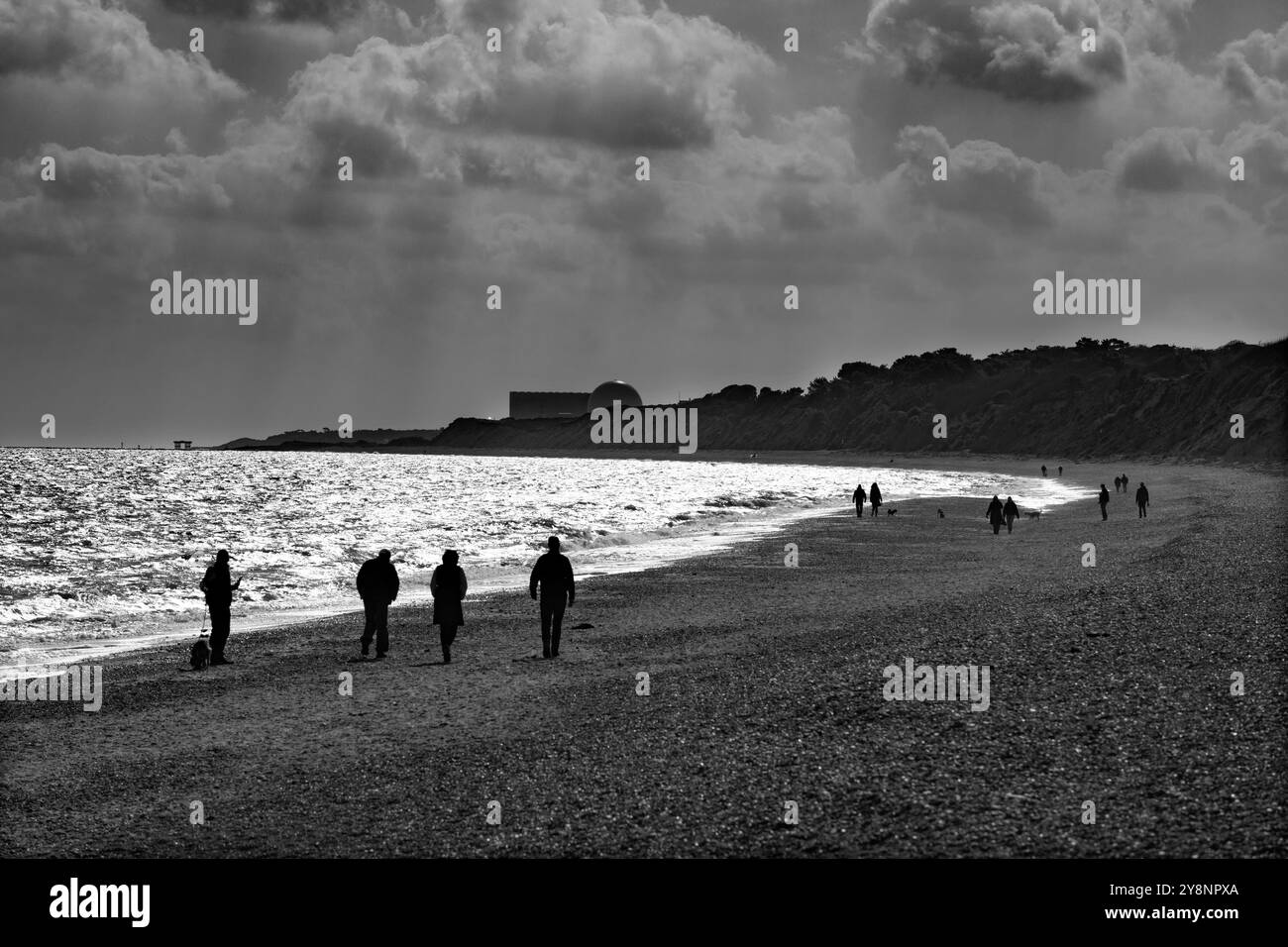 Sizewell A und B Kernkraftwerk Suffolk Coast England UK Okt. 2024 fotografiert von Dunwich Beach aus. Der Atomstandort Sizewell besteht aus zwei Nu Stockfoto