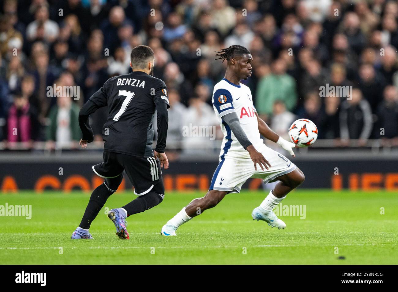 London, England. September 2024. Yves Bissouma (8) von Tottenham Hotspur, das während des Spiels der UEFA Europa League zwischen Tottenham Hotspur und FK Qarabag im Tottenham Hotspur Stadium in London zu sehen war. Stockfoto