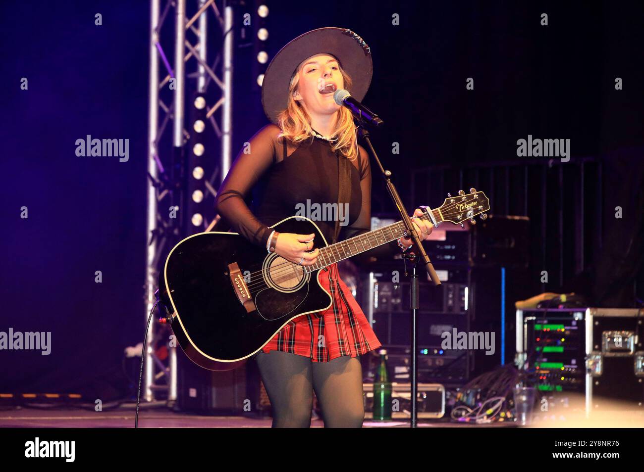 Johanna Mross von mehr als Worten lebt auf der Country Messe Erfurt in der Messehalle. Erfurt, 05.10.2024 *** Johanna Mross aus mehr als Worten live auf der Landesmesse Erfurt in der Messehalle Erfurt, 05 10 2024 Foto:XM.xWehnertx/xFuturexImagex words_4102 Stockfoto