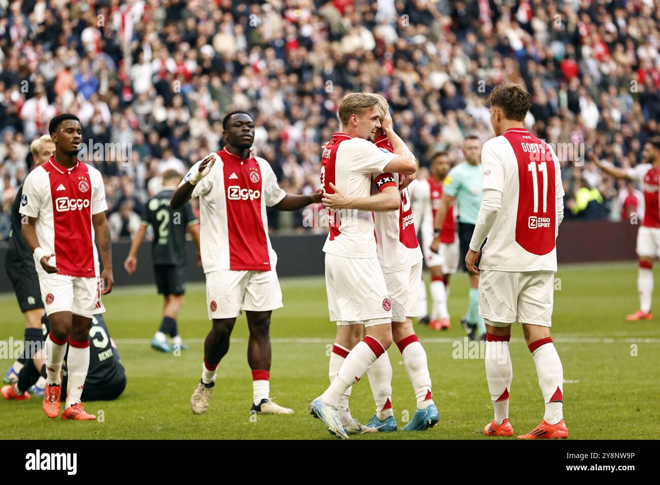 AMSTERDAM l r Kenneth Taylor Aus Ajax Davy Klaassen Aus Ajax 