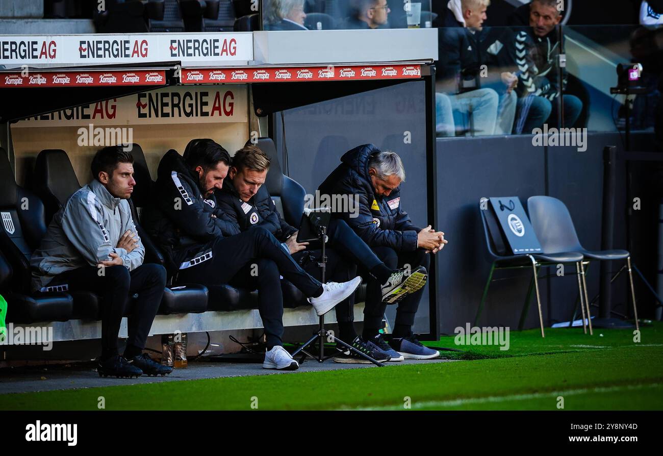 06.10.2024, Linz, AUT, LASK - Österreich Klagenfurt, Österreichische Fußball-Bundesliga, ADMIRAL-Bundesliga - Grunddurchgang, 9. Runde, im Bild Peter Pakult, Trainer Klagenfurt, *** 06 10 2024, Linz, AUT, LASK Austria Klagenfurt, Österreichische Fußballliga, ADMIRAL Bundesliga Grundrunde, 9 Runde, im Bild Peter Pakult, Coach Klagenfurt, Stockfoto