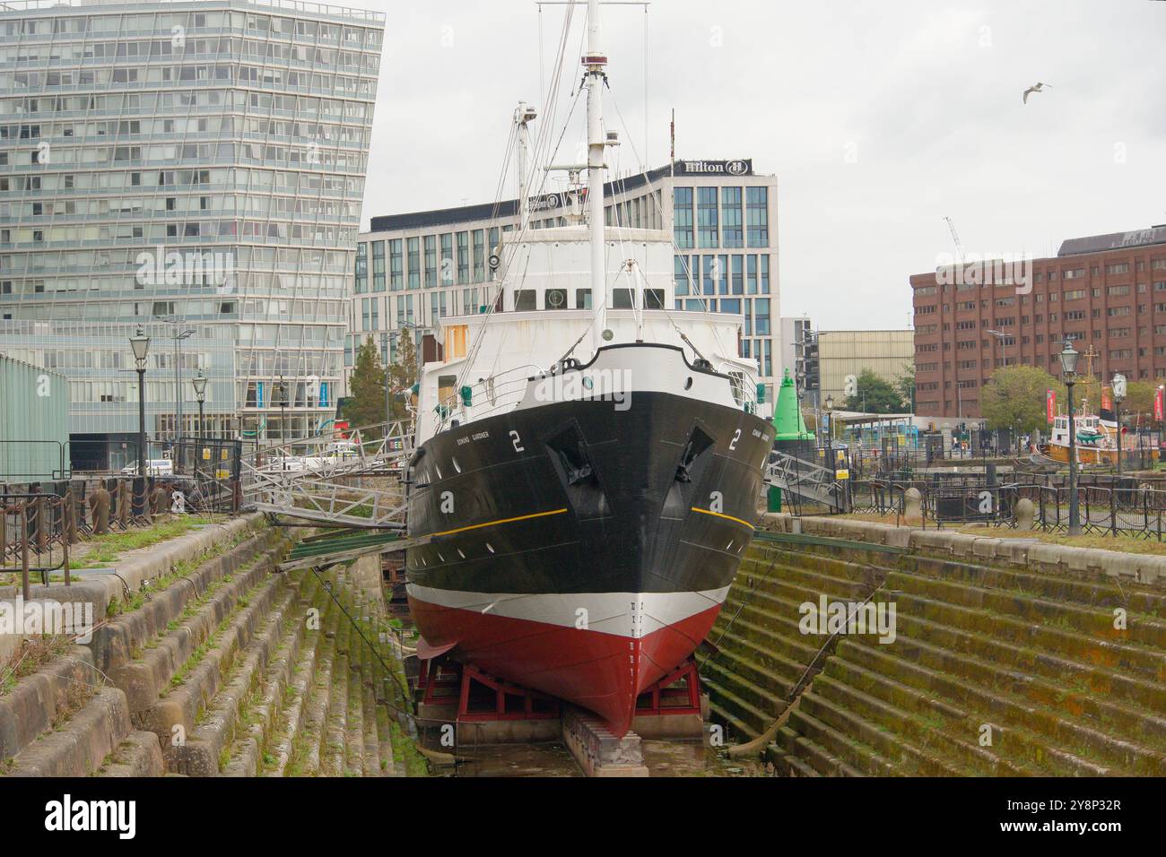 Ein alter Museumsschleppnetzfischer in einem Trockendock in Liverpool, Großbritannien Stockfoto