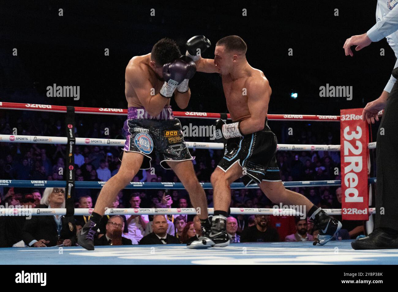 Liverpool, Großbritannien. Oktober 2024. Nick Ball vs Ronny Rios - Samstag, 5. Oktober 2024 - M&S Bank Arena Liverpool - WBA Featherweight Championship of the World Credit: Samuel Wardle/Alamy Live News Stockfoto