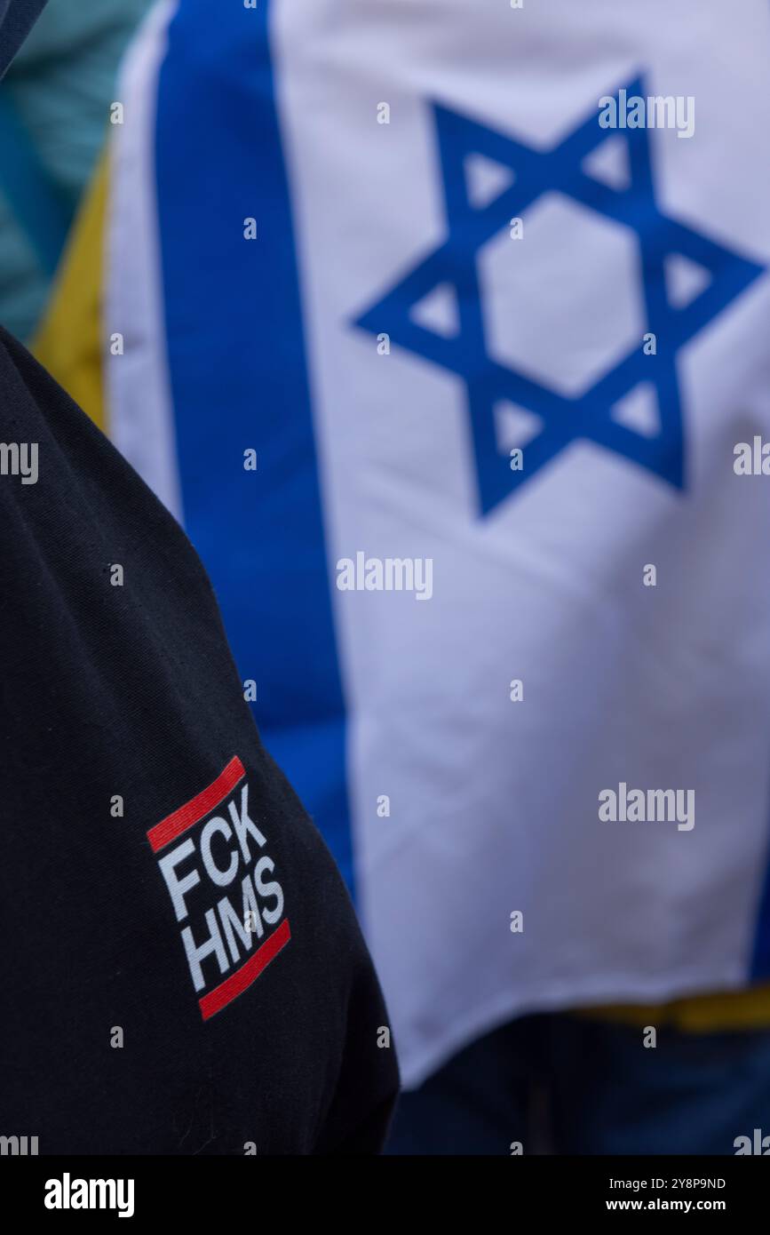 Glasgow, Schottland, 6. Oktober 2024. Bring them Home Now Schottland (BTHNS) und Glasgow Friends of Israel (GFI) gedenken des ersten Jahrestages des Gaza-Krieges, eines Konflikts, der das Leben zahlreicher Israelis und Palästinenser tief getroffen hat, denen am 6. Oktober 2024 eine Gegendemonstration von Pro-Palästina- und Pro-Libanon-Anhängern in Glasgow (Schottland) gegenübersteht. Foto: Jeremy Sutton-Hibbert/ Alamy Live News. Stockfoto