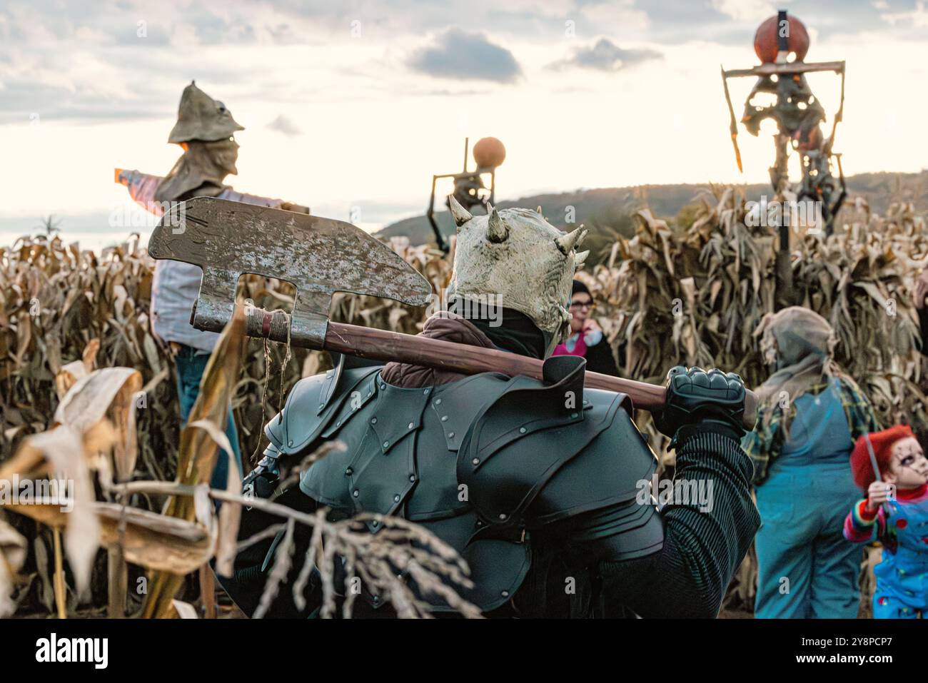 Oktober 2022/23, Frankfurt, Deutschland, Schauspieler in Monster- und Horrorkostümen treten in einem Horrorlabyrinth auf, um Halloween zu feiern. Stockfoto