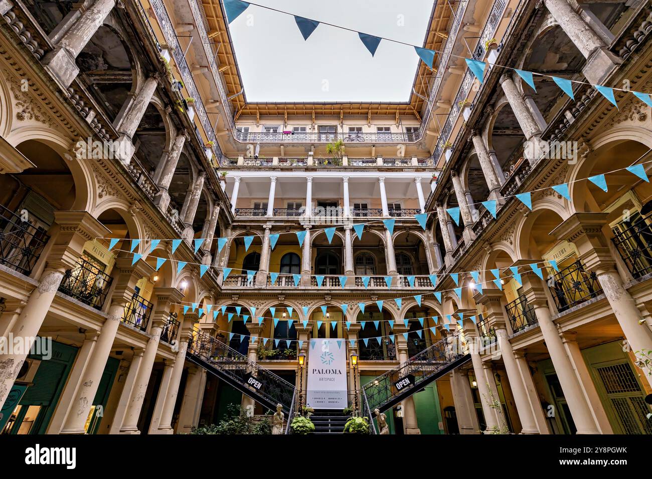 Das Paloma-Gebäude und der Hinterhof in Budapest Stockfoto
