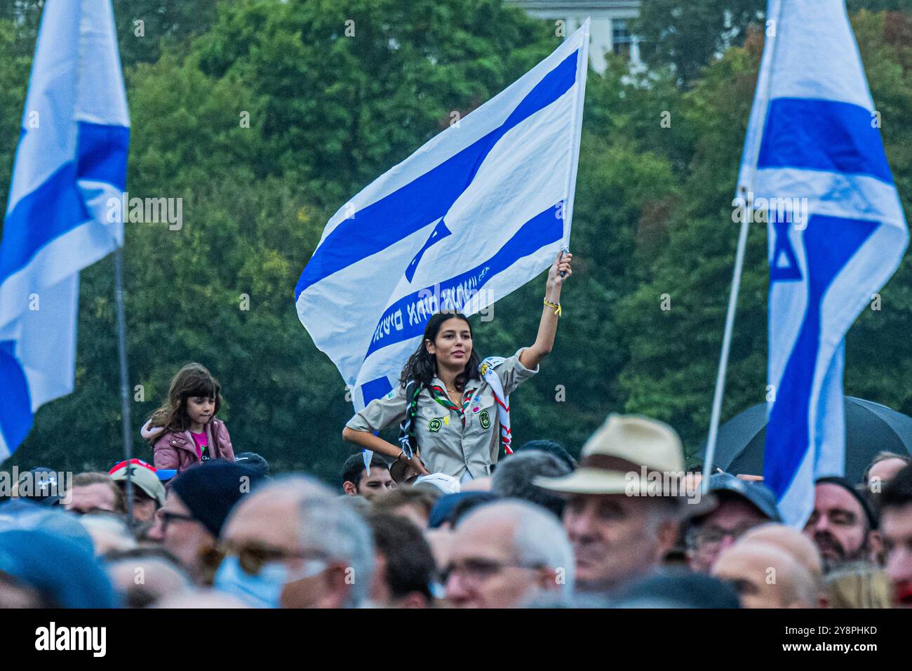 London, Großbritannien. Oktober 2024. Zum Gedenken an den 7. Oktober 2023, eine gemeinschaftliche Gedenkveranstaltung am Reformerbaum im Hyde Park, zum Gedenken an die Toten und Gefangenen des Hamas-Angriffs auf Israel. Organisiert vom Board of Deputies of British Jews, dem Jewish Leadership council und vielen anderen pro-jüdischen und pro-israelischen Gruppen. Guy Bell/Alamy Live News Stockfoto