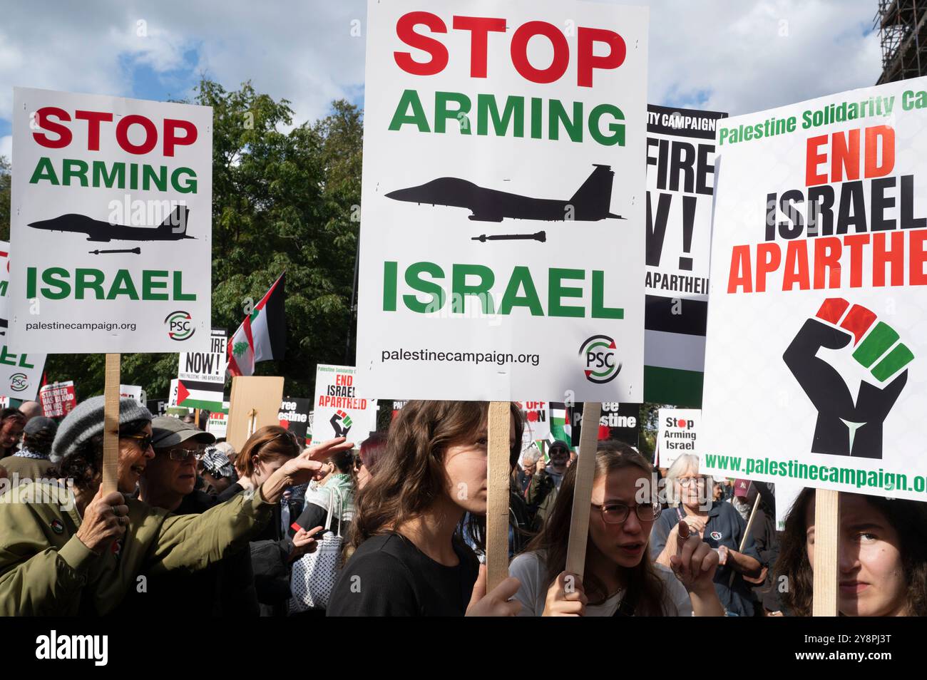 Am 5. Oktober 2024 marschierten Tausende von Menschen durch Zentral-London, um Palästina zu unterstützen, und forderten einen Waffenstillstand und das Ende der Bombardierung von GA Stockfoto