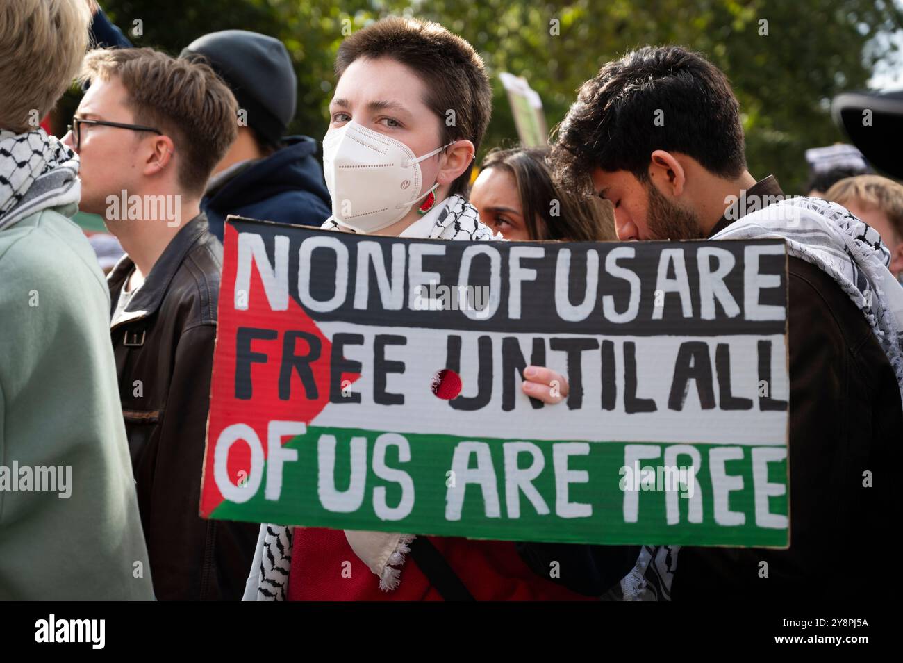 Am 5. Oktober 2024 marschierten Tausende von Menschen durch Zentral-London, um Palästina zu unterstützen, und forderten einen Waffenstillstand und das Ende der Bombardierung von GA Stockfoto