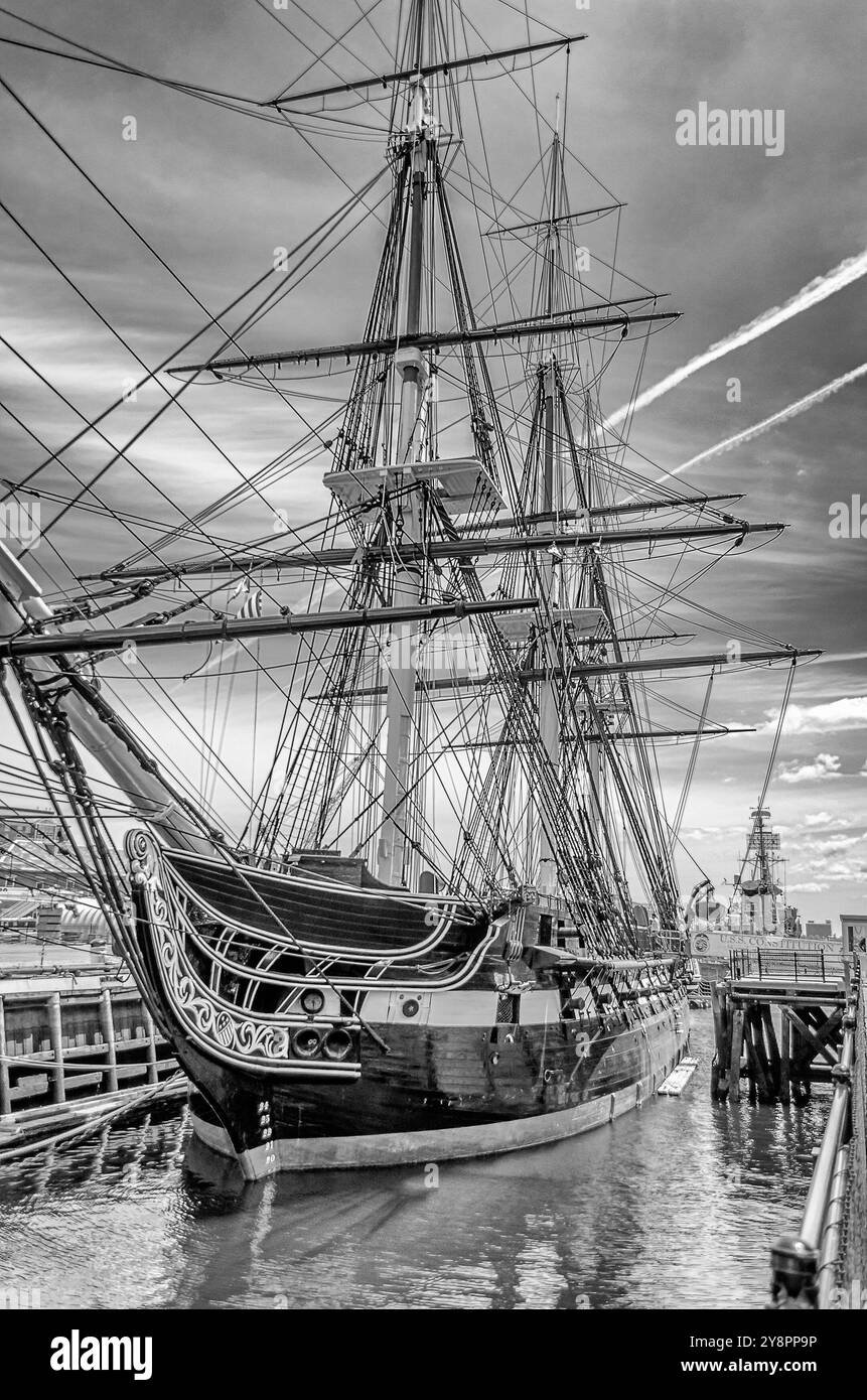 USS Constitution, eine schwere Fregatte mit Holzhüllen der United States Navy, die im Boston Harbor, USA, angedockt ist Stockfoto