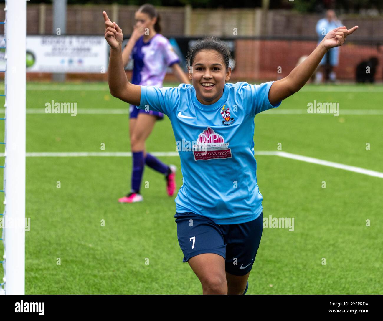 Brentwood Essex 6. Oktober 2024 Frauenfußball Brentwood Town Women (hellblaue Shirts) (3) vs She CAN Play Panthers (lila Shirts) (2) at the Arena, Brentwood Essex UK Credit: Ian Davidson/Alamy Live News Stockfoto