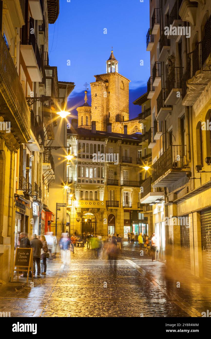 St. James Way; Kirche San Saturnino und Kirche Mercaderes in Pamplona, Navarra, Spanien Stockfoto