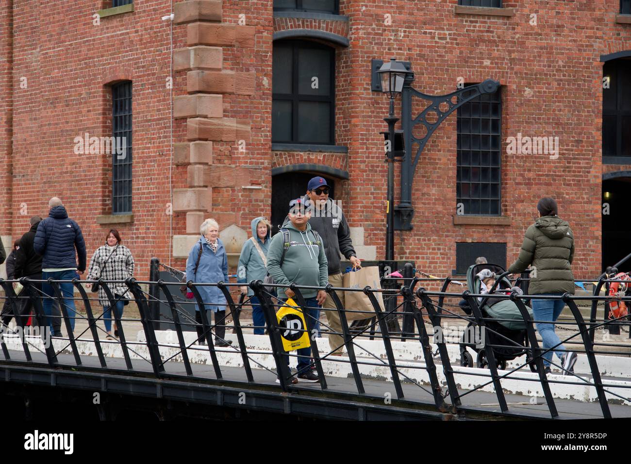 Touristen im Stadtzentrum von Liverpool, Großbritannien Stockfoto