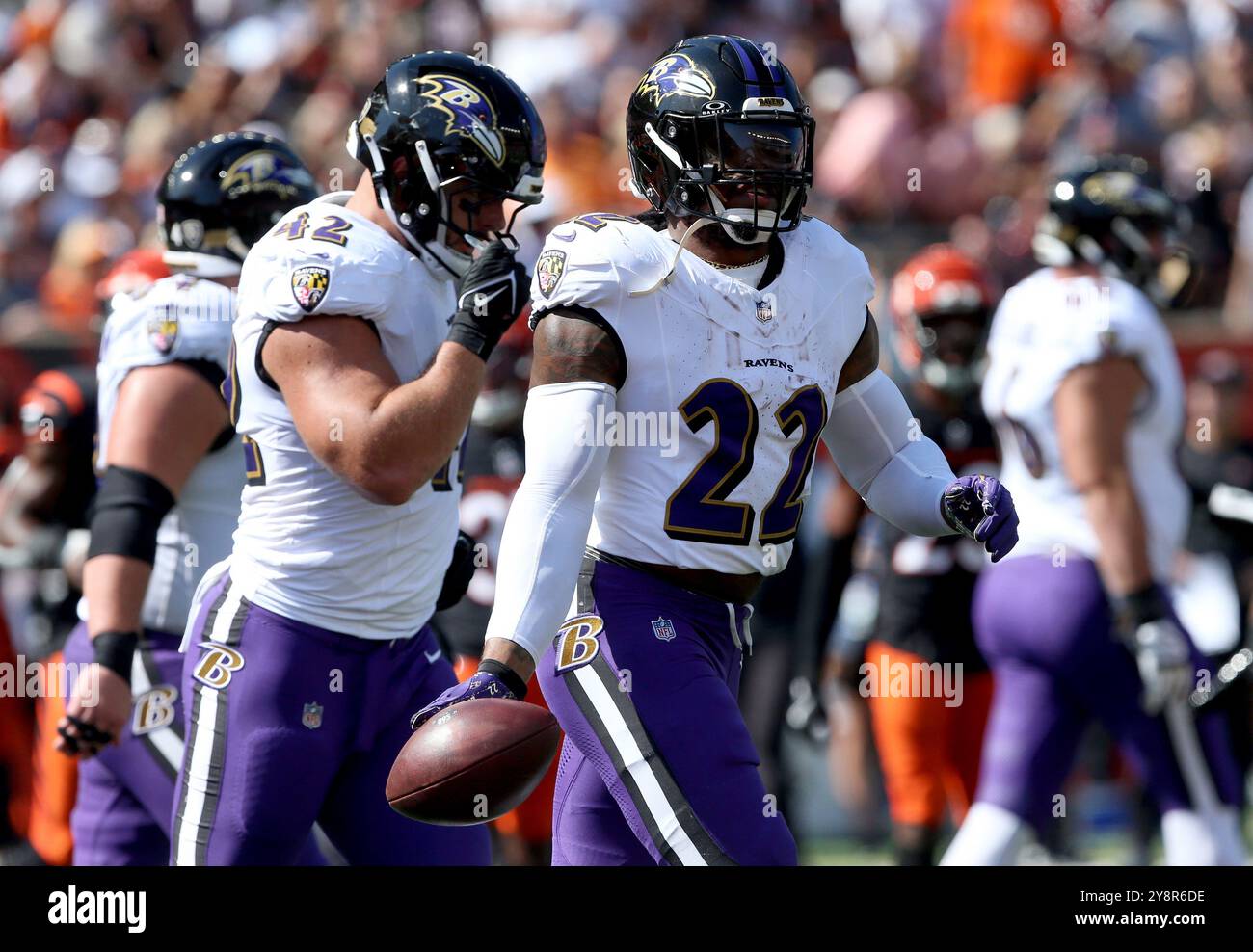 Cincinnati, Usa. Oktober 2024. Baltimore Ravens Running Back Derrick Henry (22) feiert seinen Touchdown-Lauf gegen die Cincinnati Bengals während der ersten Spielhälfte im Paycor Stadium am Sonntag, den 6. Oktober 2024, in Cincinnati, Ohio. Foto von John Sommers II/UPI Credit: UPI/Alamy Live News Stockfoto