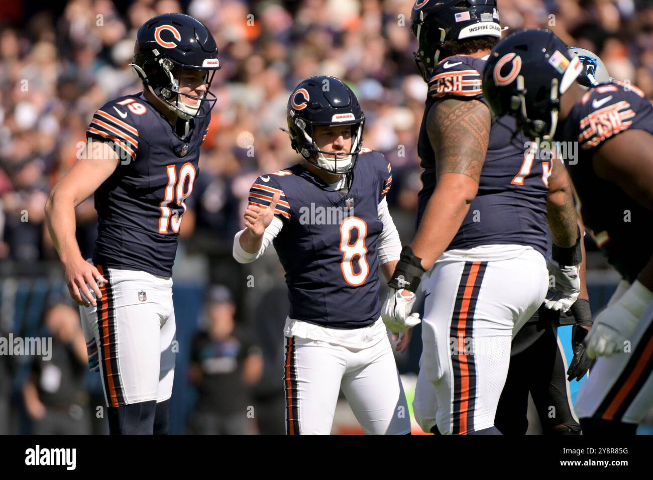 Chicago, Usa. Oktober 2024. Chicago Bears Place Kicker Cairo Santos (8) feiert am Sonntag, den 6. Oktober 2024, den Extrapunkt gegen die Carolina Panthers im Soldier Field in Chicago. Foto: Mark Black/UPI Credit: UPI/Alamy Live News Stockfoto