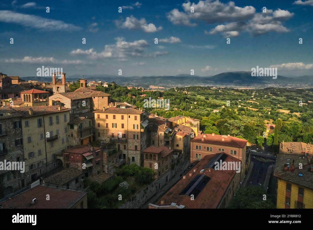 Blick von der Via delle Prome und Fortezza di Porta Sole in Richtung Altstadt von Perugia, Italien Stockfoto